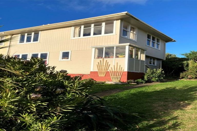 Photo of property in 19a Kekerenga Street, Strathmore Park, Wellington, 6022