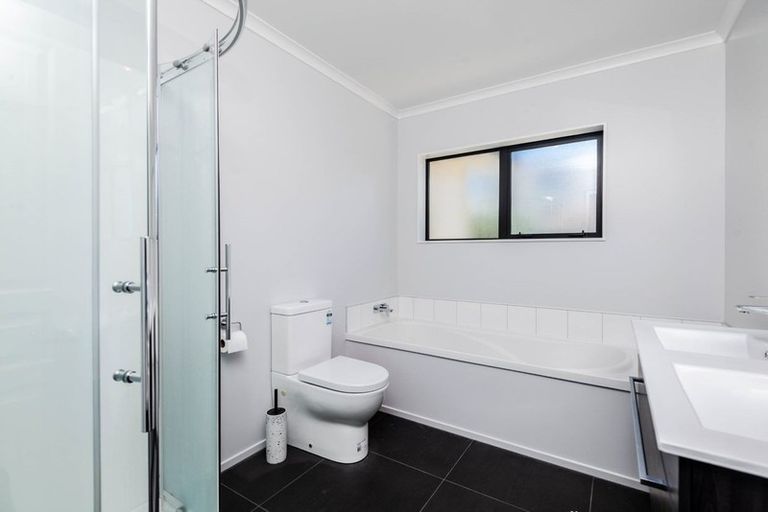 Photo of property in 36 Havana Rise, Grenada Village, Wellington, 6037