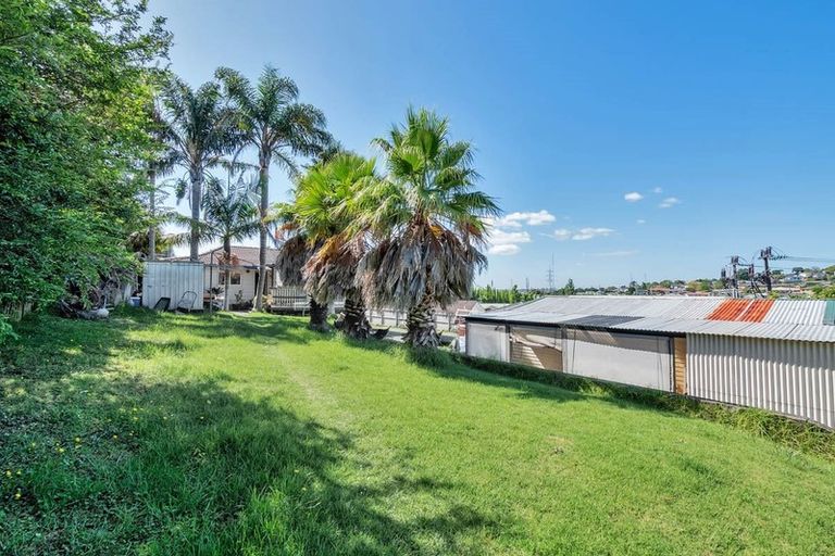 Photo of property in 18 Cedar Heights Avenue, Massey, Auckland, 0614