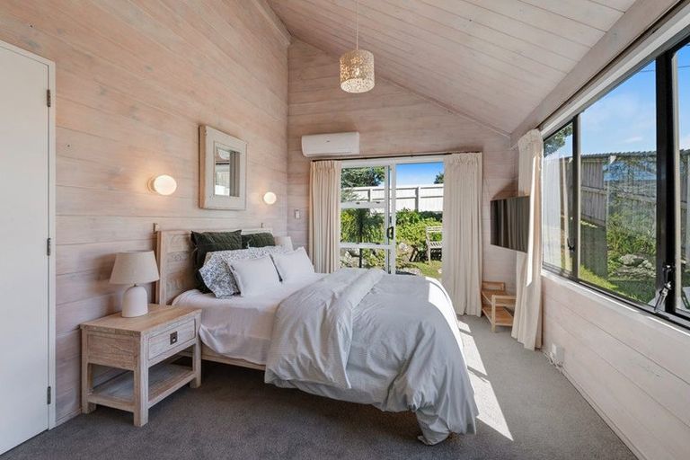 Photo of property in 13 Moffat Road, Red Beach, 0932