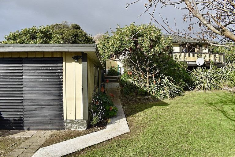 Photo of property in 22 Mahoe Street, Otaki Beach, Otaki, 5512