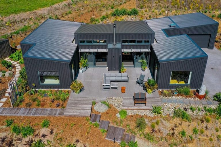 Photo of property in Tapuae, 21 Washer Road, Omata, New Plymouth, 4374