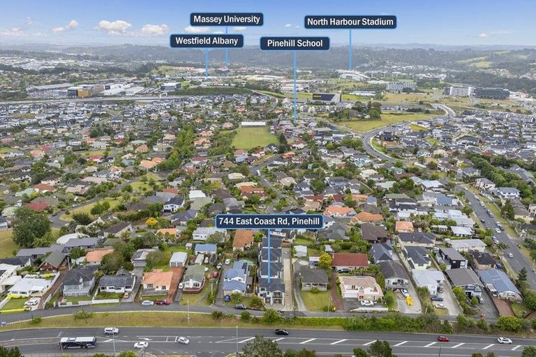 Photo of property in 744 East Coast Road, Pinehill, Auckland, 0630