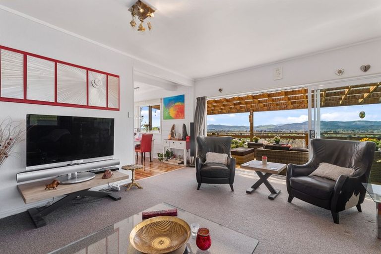 Photo of property in 33 Mountain Road, Western Heights, Rotorua, 3015