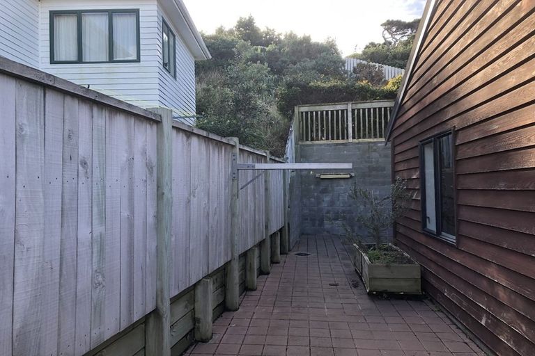 Photo of property in 2 Birkhall Grove, Strathmore Park, Wellington, 6022