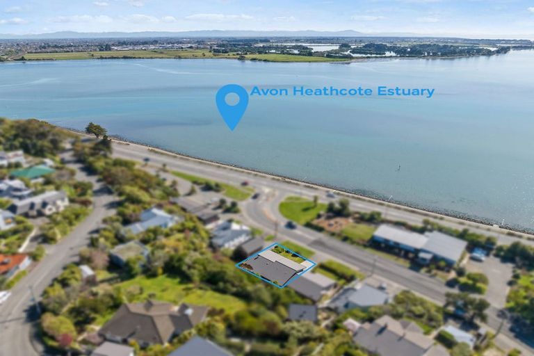 Photo of property in 2/8 Mccormacks Bay Road, Mount Pleasant, Christchurch, 8081