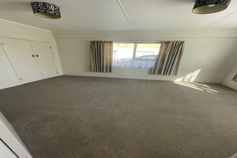 Photo of property in 2/100 Titirangi Road, New Lynn, Auckland, 0600