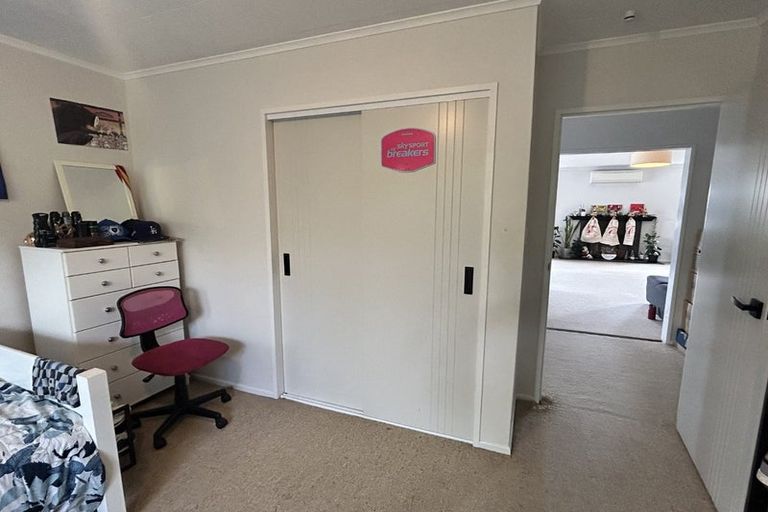 Photo of property in 5 Oriwa Street, Waikanae, 5036