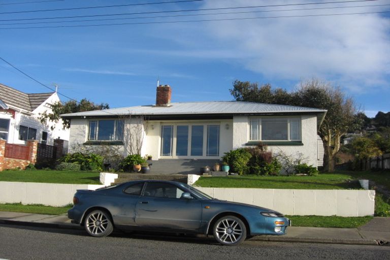 Photo of property in 162 Marine Parade, Bluff, 9814