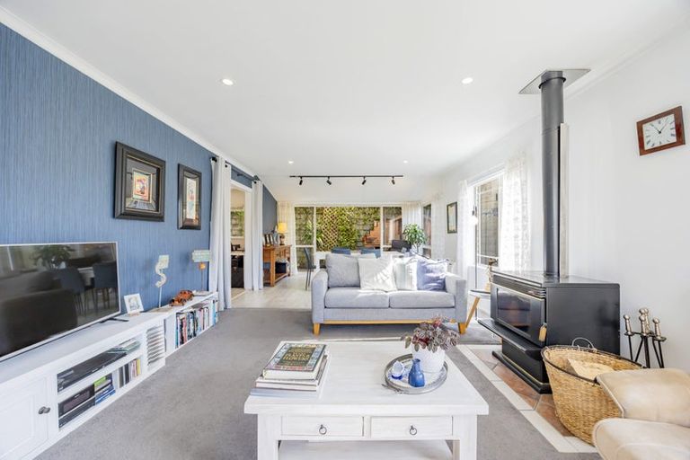 Photo of property in 39 Emlyn Place, Torbay, Auckland, 0630