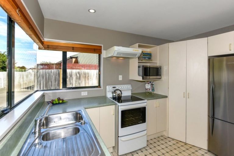 Photo of property in 10a Manly Place, North New Brighton, Christchurch, 8083