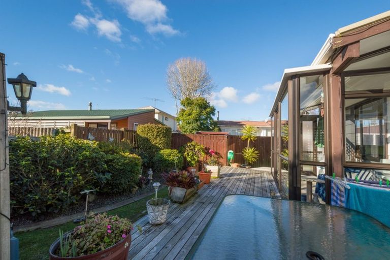 Photo of property in 1/17 Orchid Place, Te Atatu South, Auckland, 0610