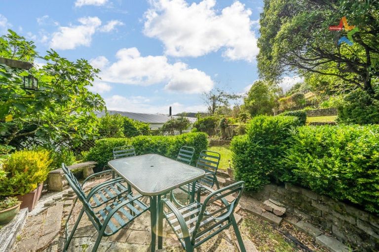 Photo of property in 5 Mokopuna Grove, Stokes Valley, Lower Hutt, 5019