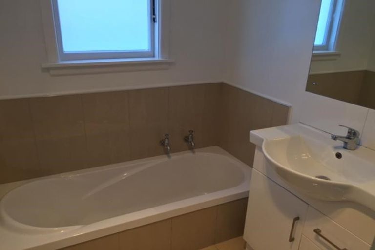 Photo of property in 5 Glenora Place, Hornby, Christchurch, 8042