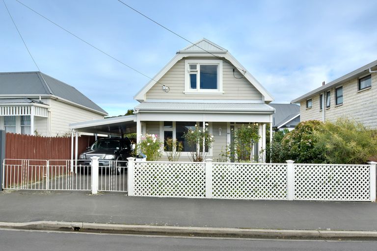 Photo of property in 120 Hargest Crescent, Saint Clair, Dunedin, 9012