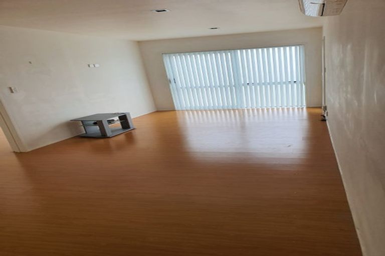 Photo of property in 23a Laurina Road, Sunnynook, Auckland, 0620