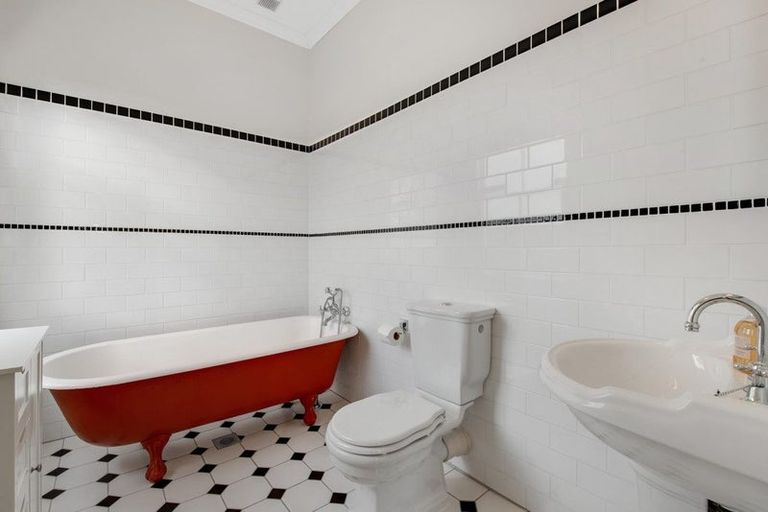 Photo of property in 14 Nelson Street, Helensville, 0800