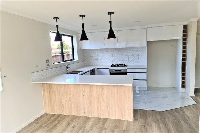 Photo of property in 12b Borrowdace Avenue, Botany Downs, Auckland, 2010