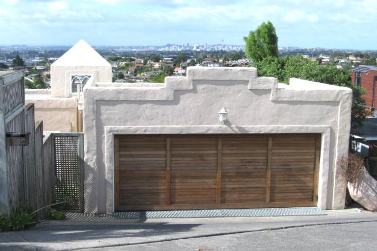 Photo of property in 123 Sunset Road, Totara Vale, Auckland, 0632