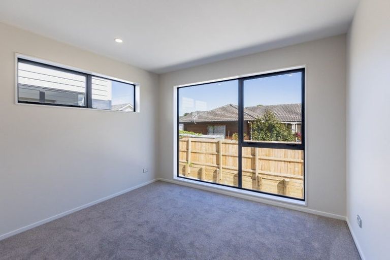 Photo of property in 6d Kaweka Street, New Lynn, Auckland, 0600