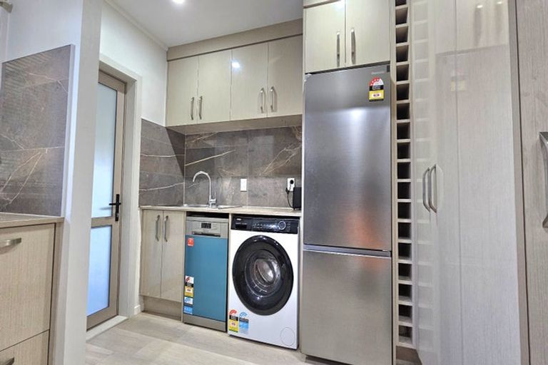 Photo of property in 3/96 Titirangi Road, New Lynn, Auckland, 0600