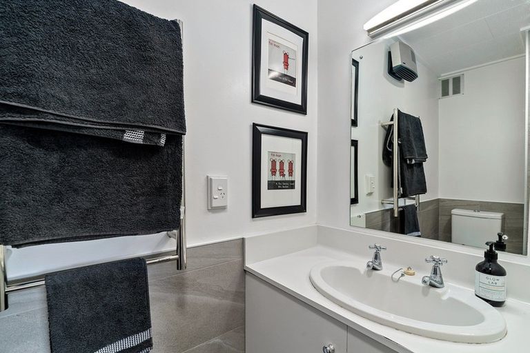 Photo of property in 1/42 Hallenstein Street, Queenstown, 9300