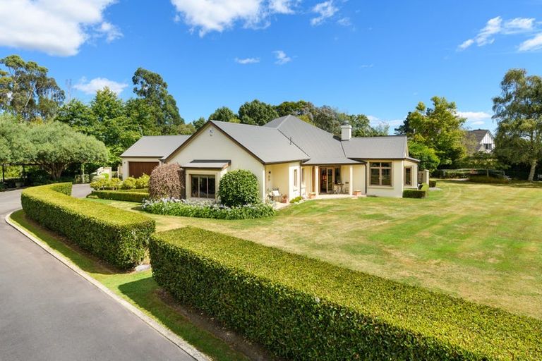 Photo of property in 5 Waicola Drive, Fitzherbert, Palmerston North, 4471