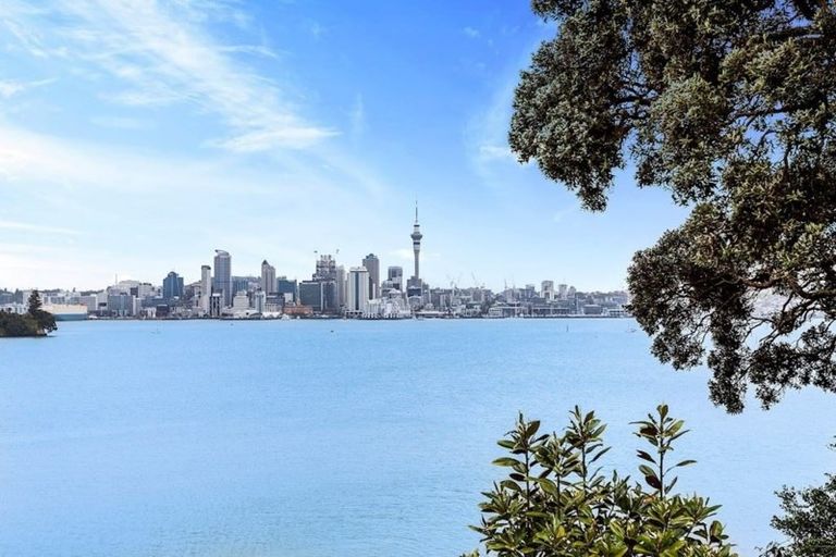 Photo of property in 17 Norwood Road, Bayswater, Auckland, 0622