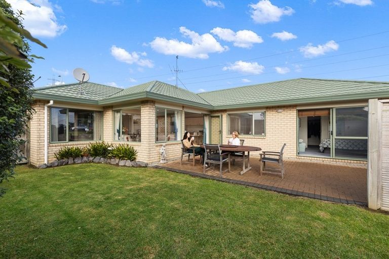 Photo of property in 122 Charles Prevost Drive, The Gardens, Auckland, 2105