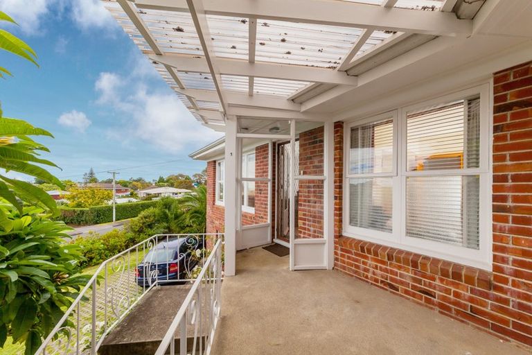 Photo of property in 10 Woodward Avenue, Mangere Bridge, Auckland, 2022