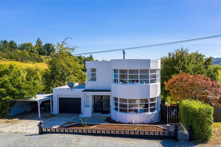 Photo of property in 6 Cossens Street, Balclutha, 9230