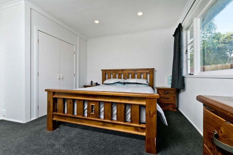 Photo of property in 122 Sunnyside Road, Sunnyvale, Auckland, 0612