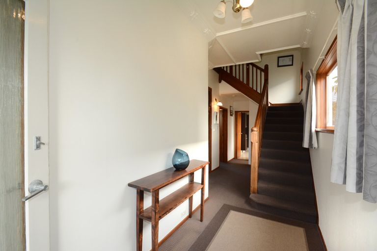 Photo of property in 120 Hargest Crescent, Saint Clair, Dunedin, 9012