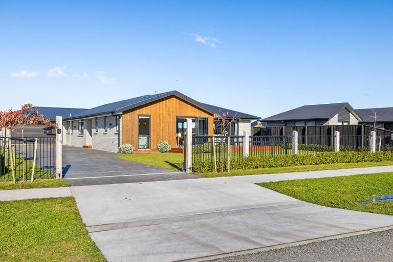 Photo of property in 8 Plover Avenue, Amberley, 7410