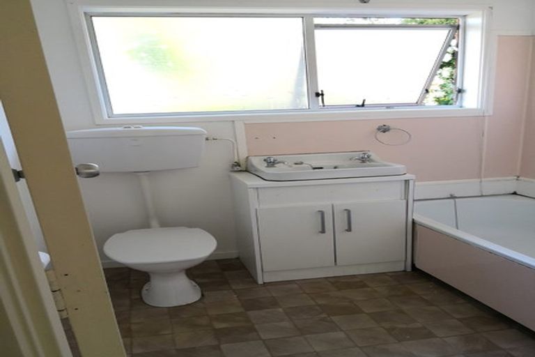 Photo of property in 2/96a Ridge Road, Howick, Auckland, 2014