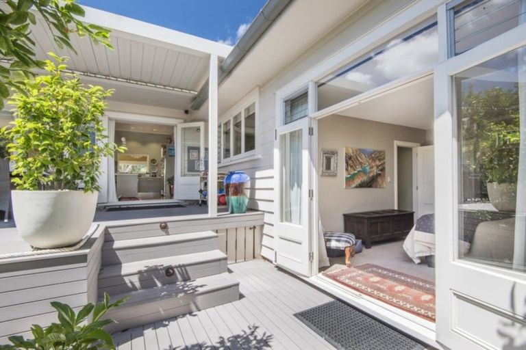 Photo of property in 43 King Edward Parade, Devonport, Auckland, 0624