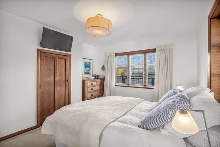 Photo of property in 121 Selwyn Street, Somerfield, Christchurch, 8024