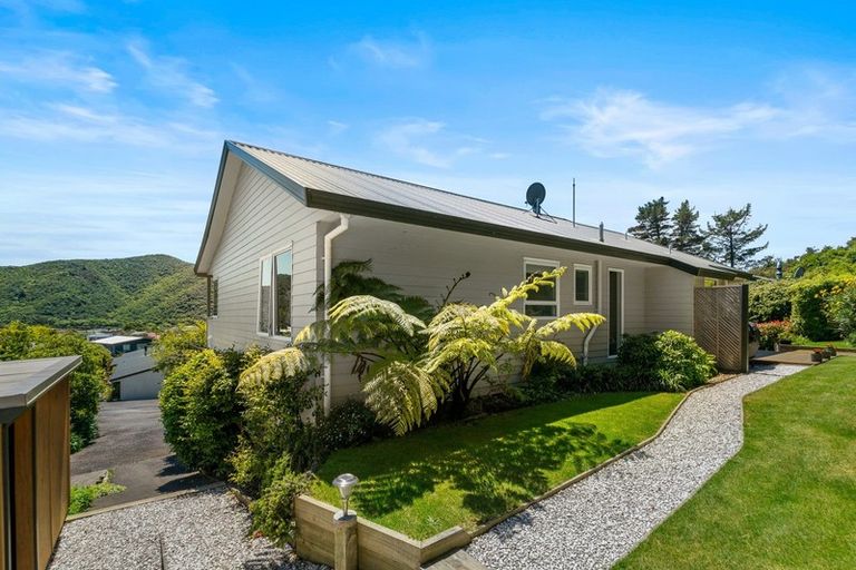 Photo of property in 20 Rimu Terrace, Waikawa, Picton, 7220