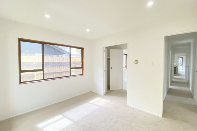 Photo of property in 3 Balgowan Terrace, Conifer Grove, Takanini, 2112