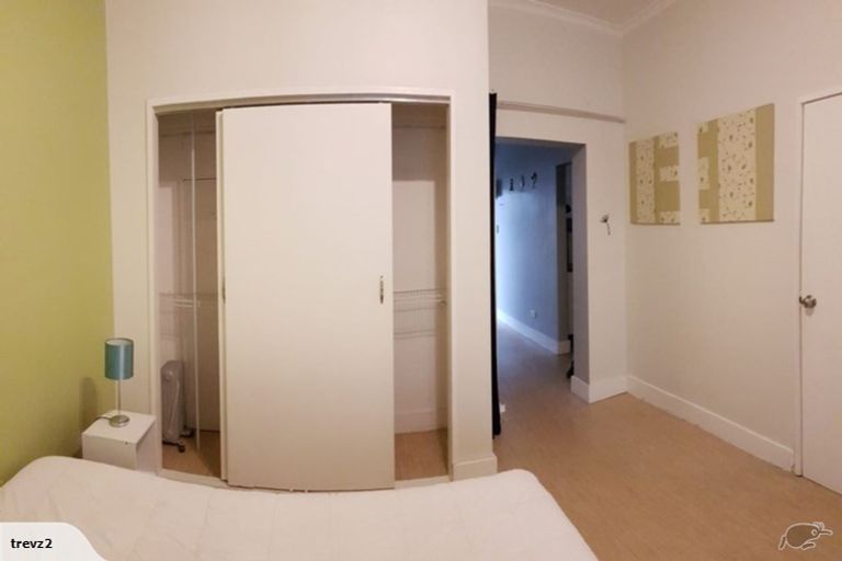 Photo of property in Devonport Apartments, 23/127 Saint Aubyn Street, New Plymouth, 4310