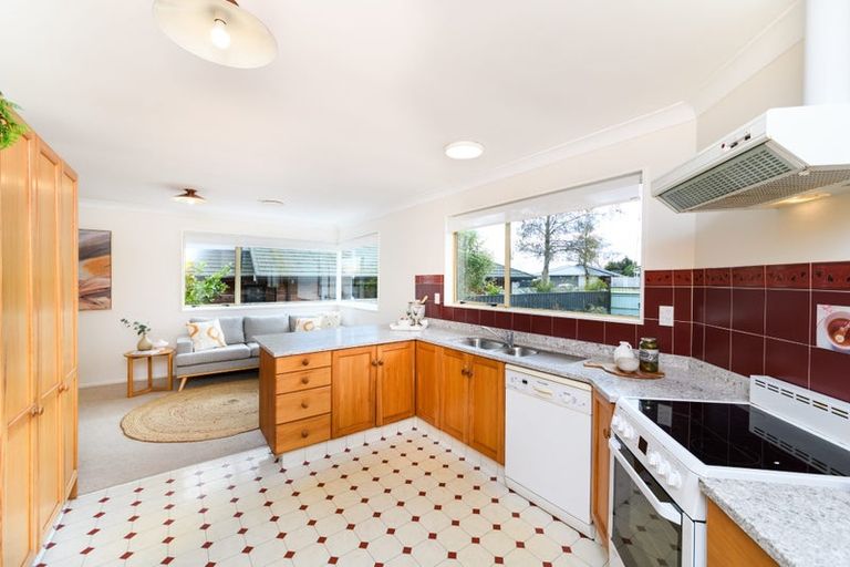 Photo of property in 68 Pacific Drive, Fitzherbert, Palmerston North, 4410