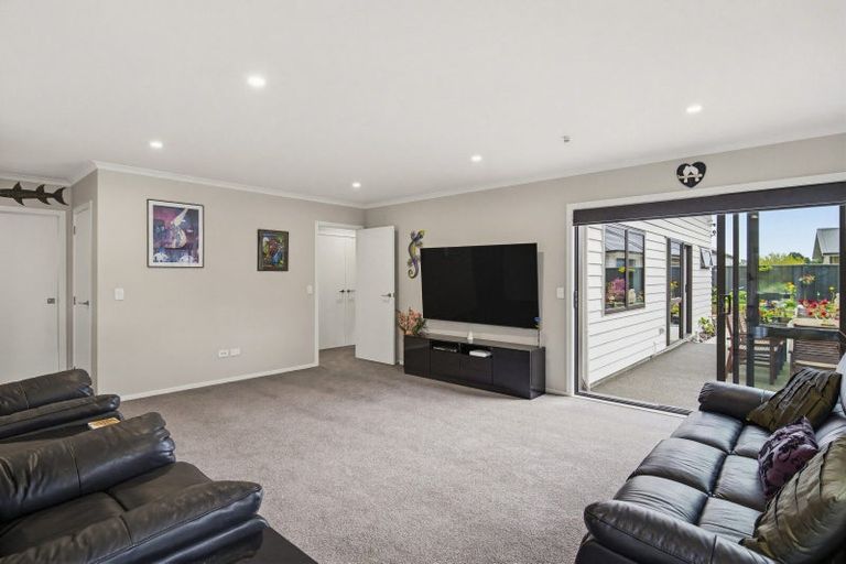 Photo of property in 12 Enereta Road, Otaki, 5512