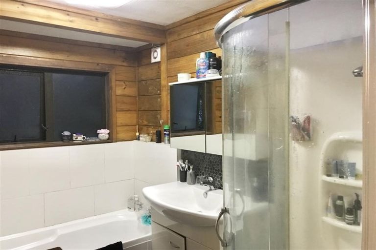 Photo of property in 1/9 Reynolds Place, Torbay, Auckland, 0630