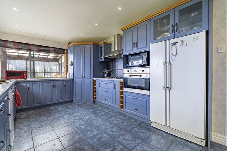 Photo of property in 160 Marine Parade, Bluff, 9814