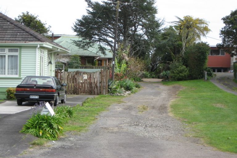 Photo of property in 114 Seaview Road, Westown, New Plymouth, 4310