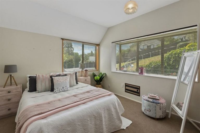 Photo of property in 2/3 Karitane Drive, Cashmere, Christchurch, 8022