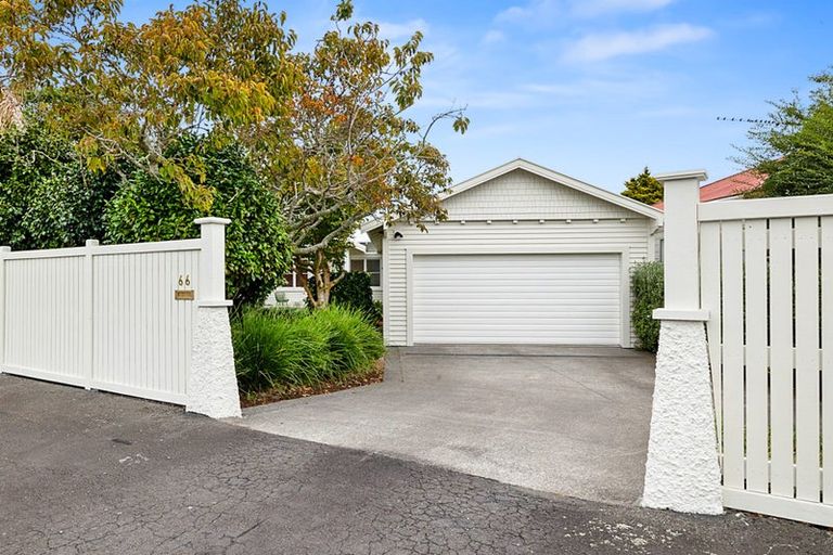 Photo of property in 66 Paynters Avenue, Strandon, New Plymouth, 4312