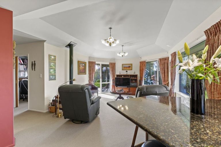 Photo of property in 36 Farnswood Place, Redwood, Christchurch, 8051