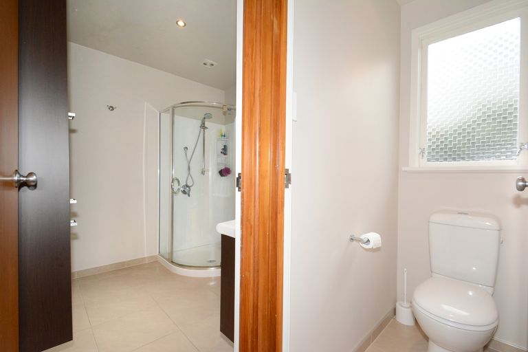 Photo of property in 120 Hargest Crescent, Saint Clair, Dunedin, 9012