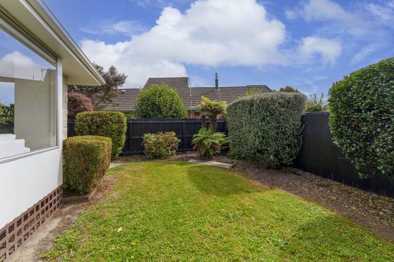 Photo of property in 2/17b Prestons Road, Redwood, Christchurch, 8051